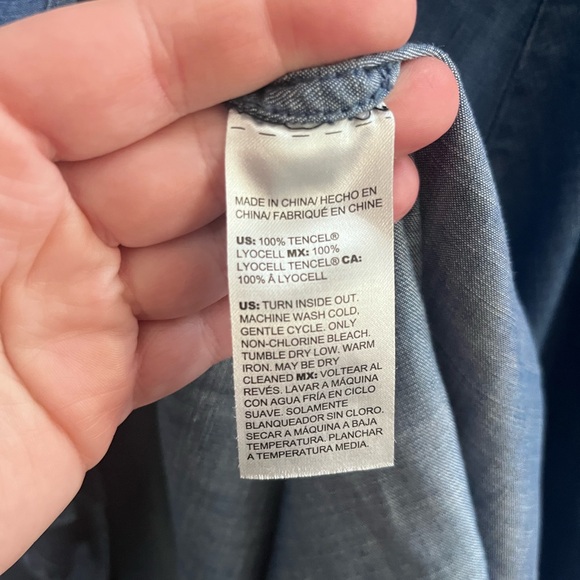 Chico’s womens Chambray style Blue Ruffled Denim Shirt button down sz 4 us 20/22 - Picture 3 of 9